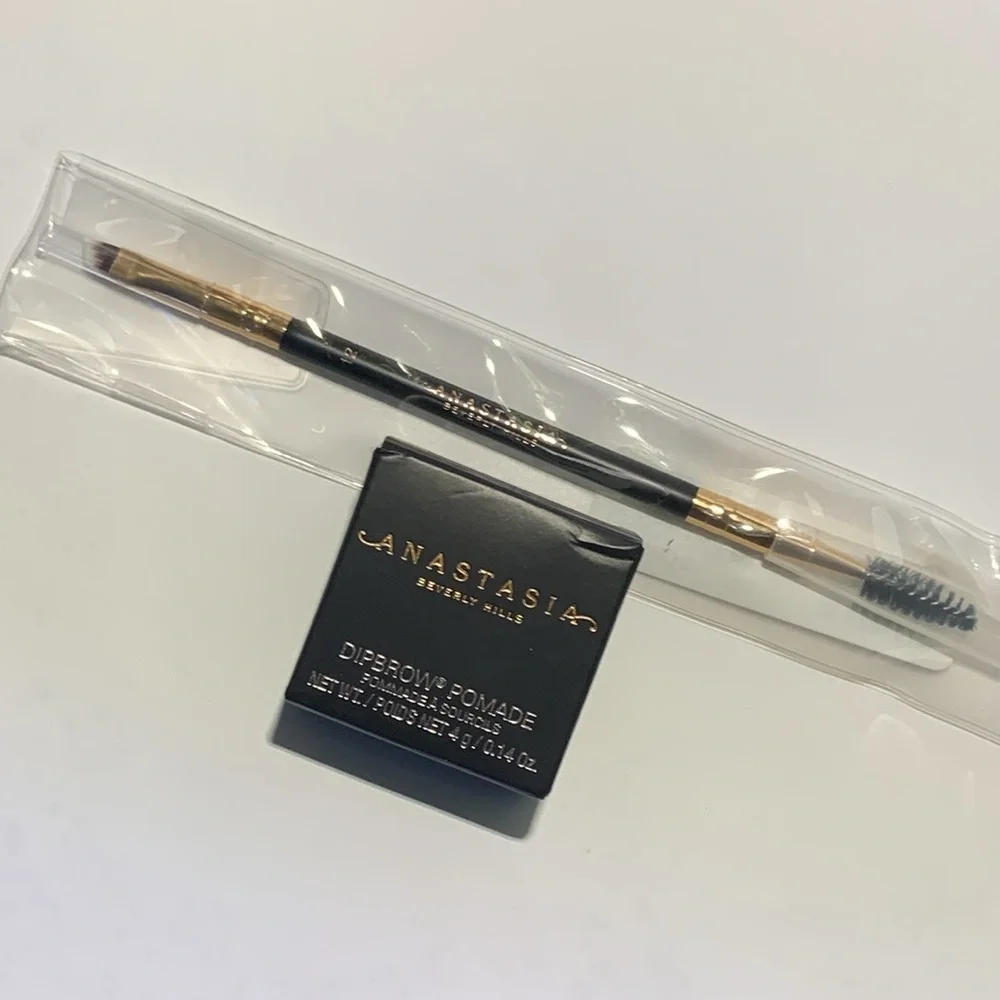 Anastasia Beverly Hills DipBrow Pomade Medium Brown and Brush #12 Bundle